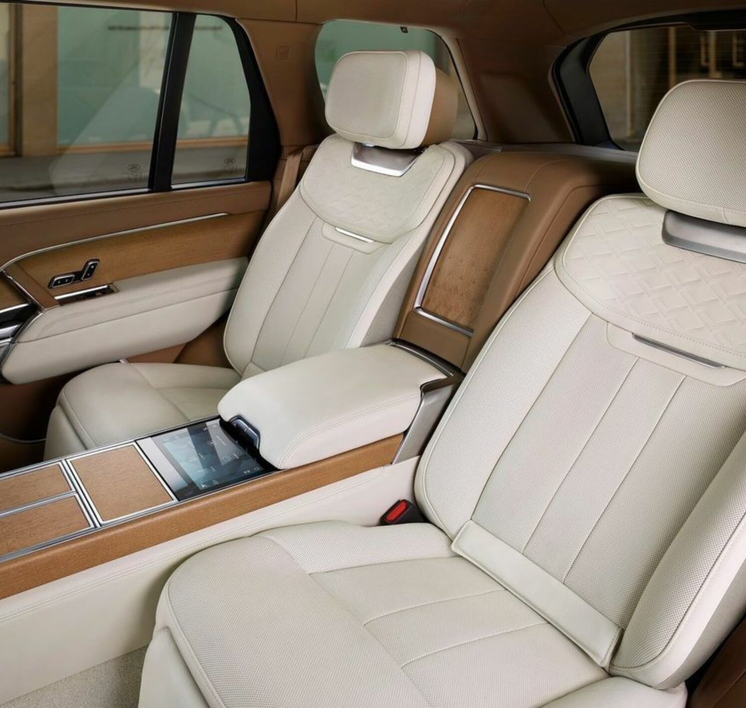 https://autofilter.sk/assets/files/images/range-rover-phev-long/gallery/Land-rover-range-rover-2022-06-galeria.jpg - obrazok