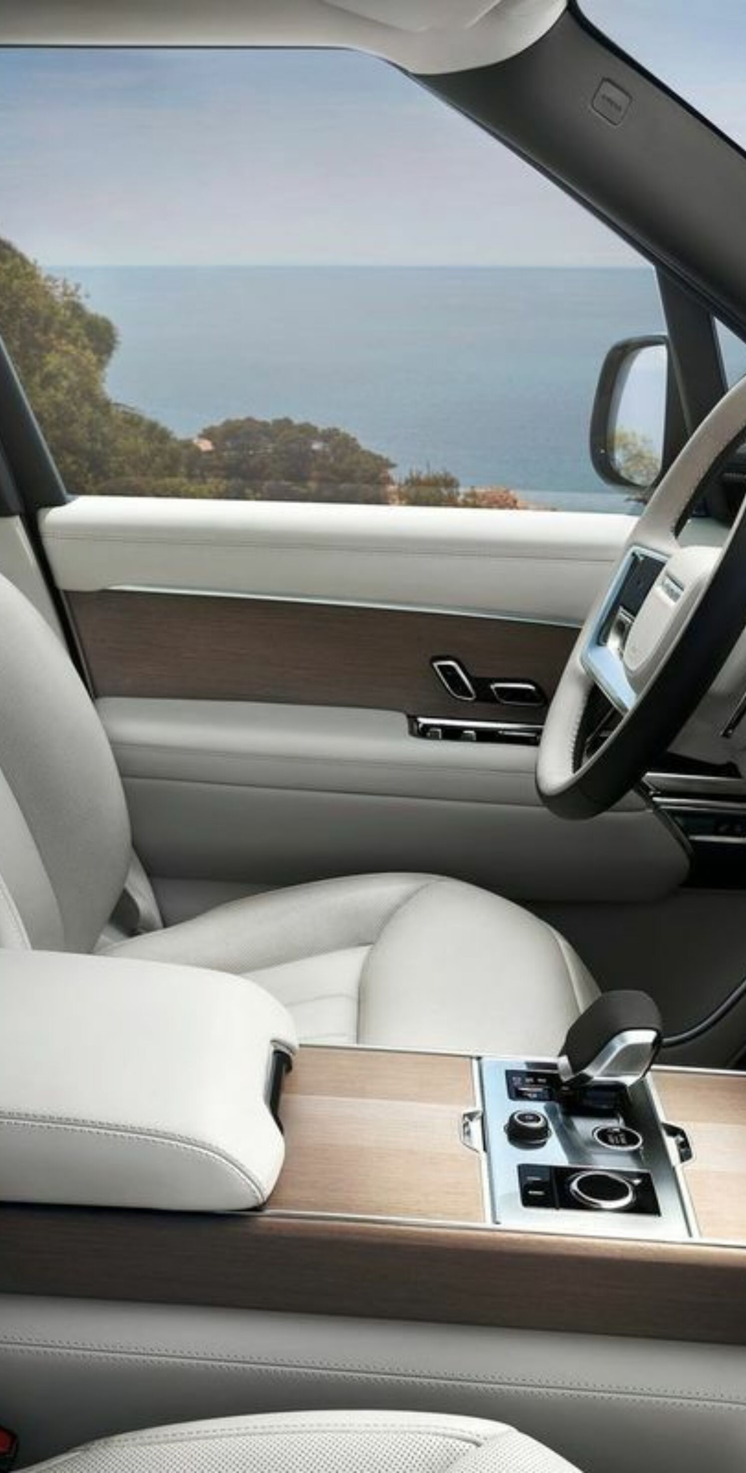 https://autofilter.sk/assets/files/images/range-rover-phev-long/gallery/Land-rover-range-rover-2022-21-galeria.jpg - obrazok