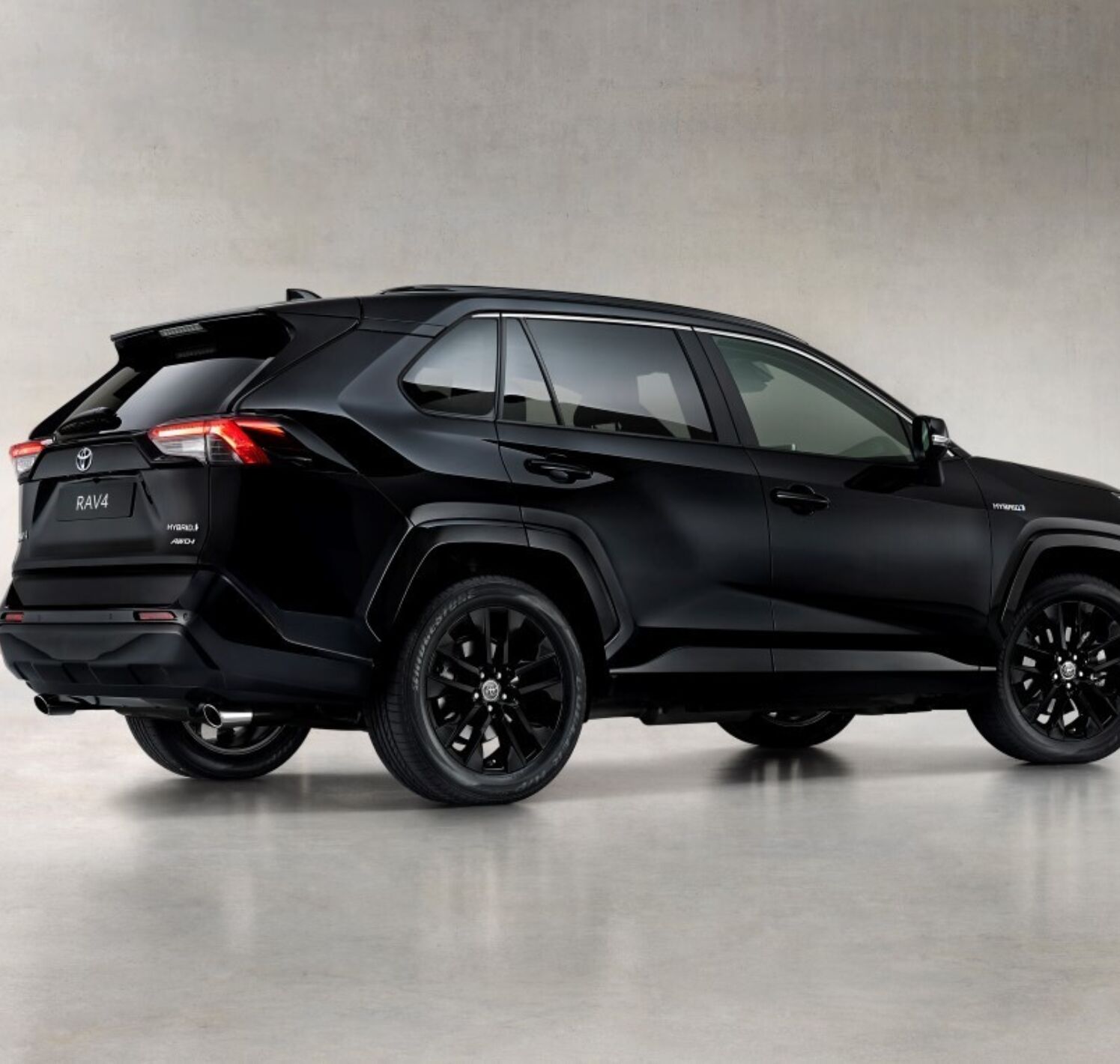 https://autofilter.sk/assets/files/images/rav4/gallery/RAV4-3-4-B-rear_2025-04-10-213249_mfrl.jpeg - obrazok