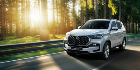 Potrebujete sedem miest, rám a silné ťažné auto? KGM Rexton vie všetko naraz obrazok