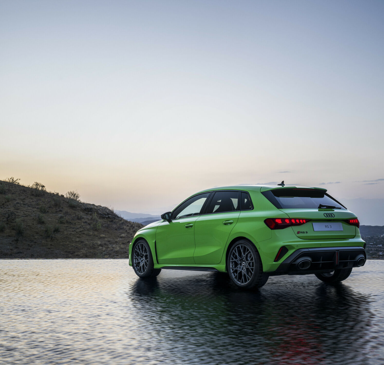https://autofilter.sk/assets/files/images/rs3-sportback/gallery/A243800-medium_2025-04-10-201546_ewxk.jpg - obrazok