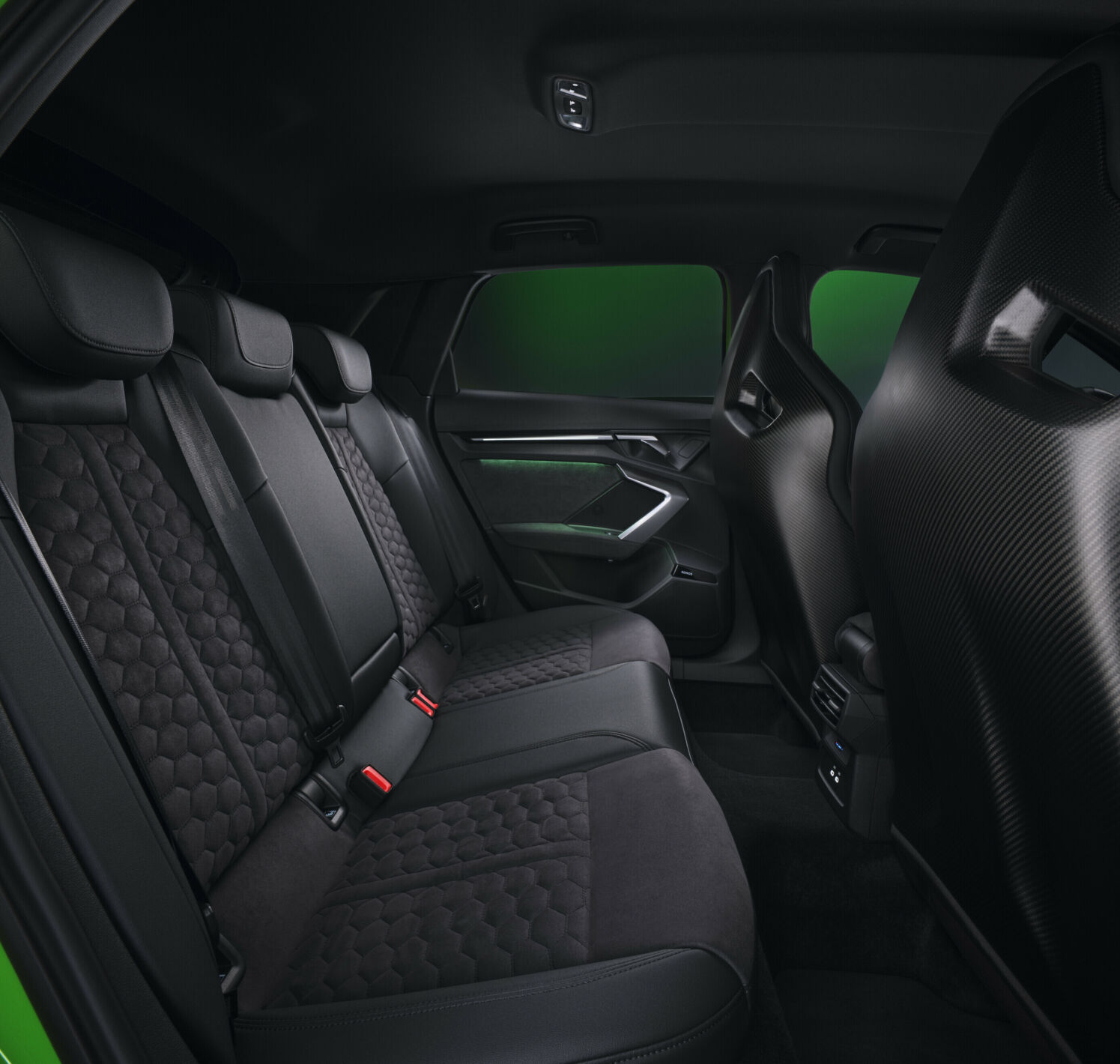 https://autofilter.sk/assets/files/images/rs3-sportback/gallery/A243828-medium_2025-04-10-201552_wint.jpg - obrazok