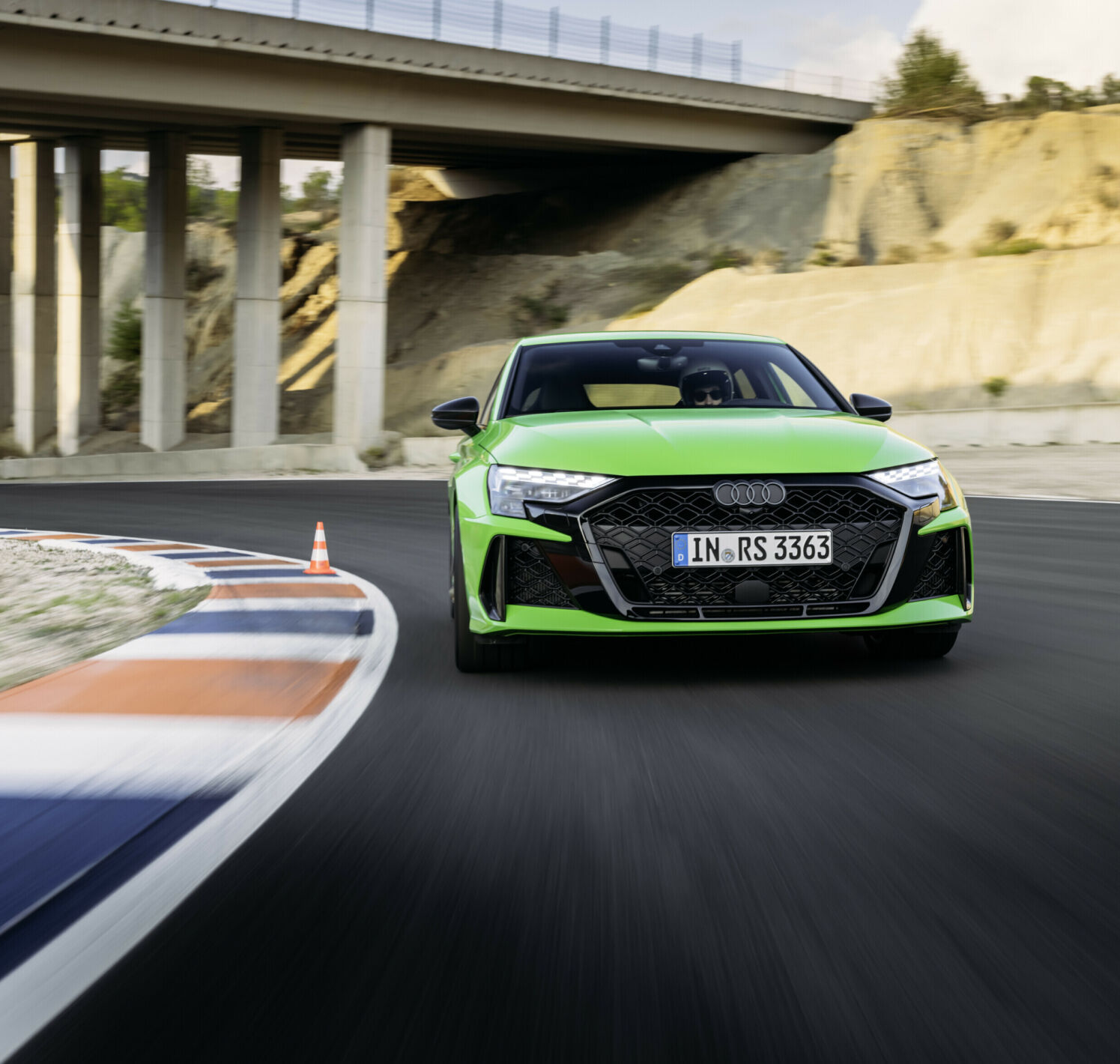 https://autofilter.sk/assets/files/images/rs3-sportback/gallery/A244480-medium_2025-04-10-201556_cqrz.jpg - obrazok