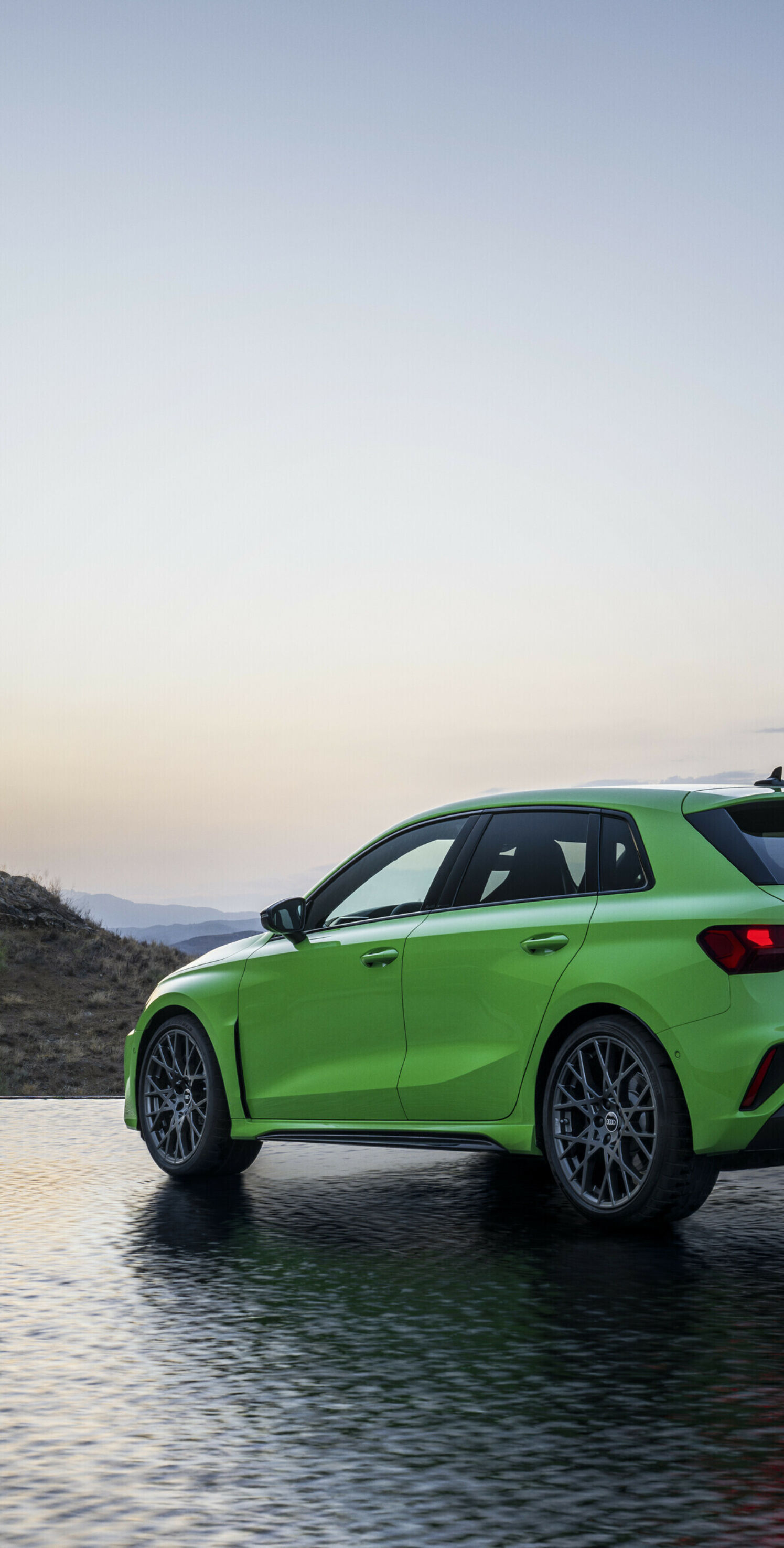 https://autofilter.sk/assets/files/images/rs3-sportback/gallery/A243800-medium_2025-04-10-201546_ewxk.jpg - obrazok