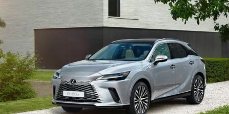 Lexus RX PHEV jazdí potichu, úsporný však bude len pri nabíjaní obrazok