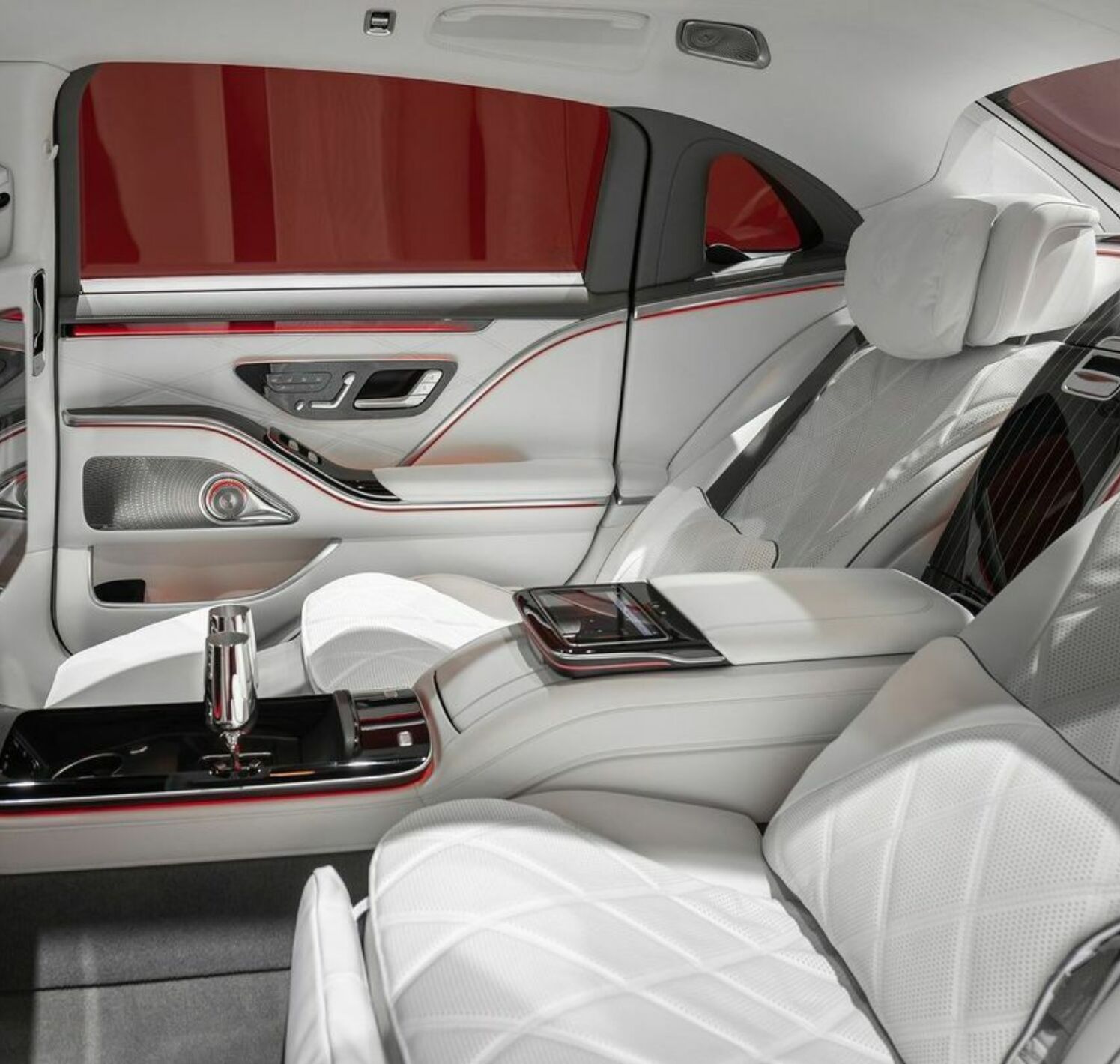 https://autofilter.sk/assets/files/images/s-maybach-phev/gallery/Mercedes-maybach-s-2021-02-galeria_2025-04-10-210608_yfbg.jpg - obrazok