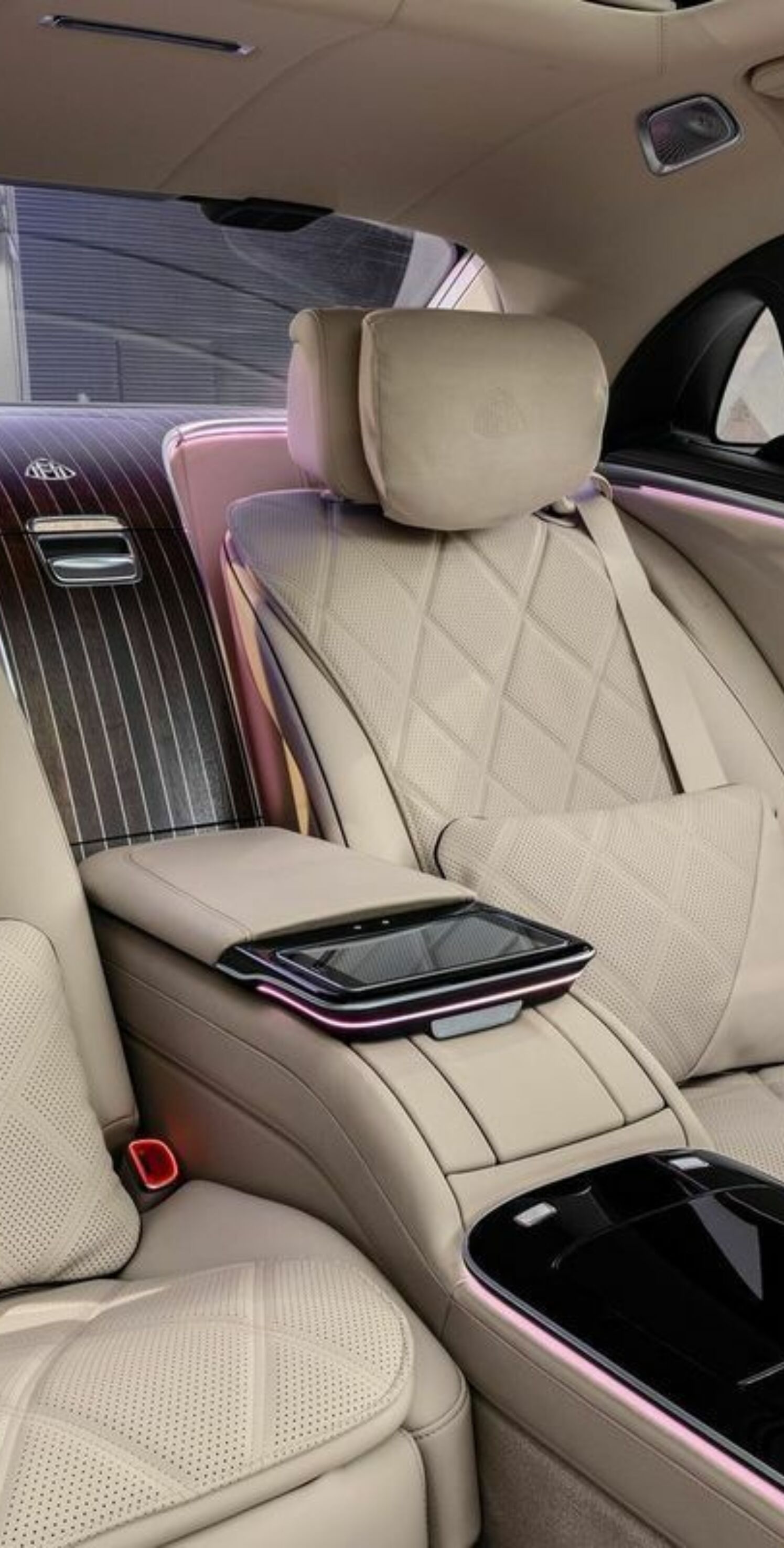 https://autofilter.sk/assets/files/images/s-maybach-phev/gallery/Mercedes-maybach-s-2021-27-galeria_2025-04-10-210610_usuy.jpg - obrazok