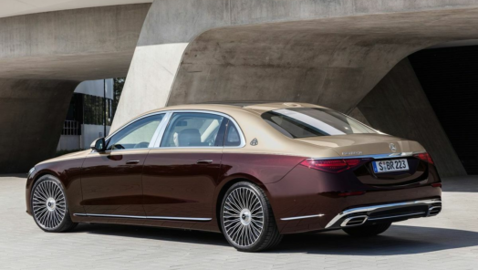 Základ za takmer 230-tisíc eur. Dvanásťvalcový Mercedes-Maybach ide do predaja obrazok