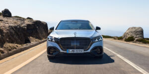 Mercedes-Benz S Sedan dlhá verzia PHEV – limuzína pre zadných pasažierov s elektrickým dojazdom obrazok