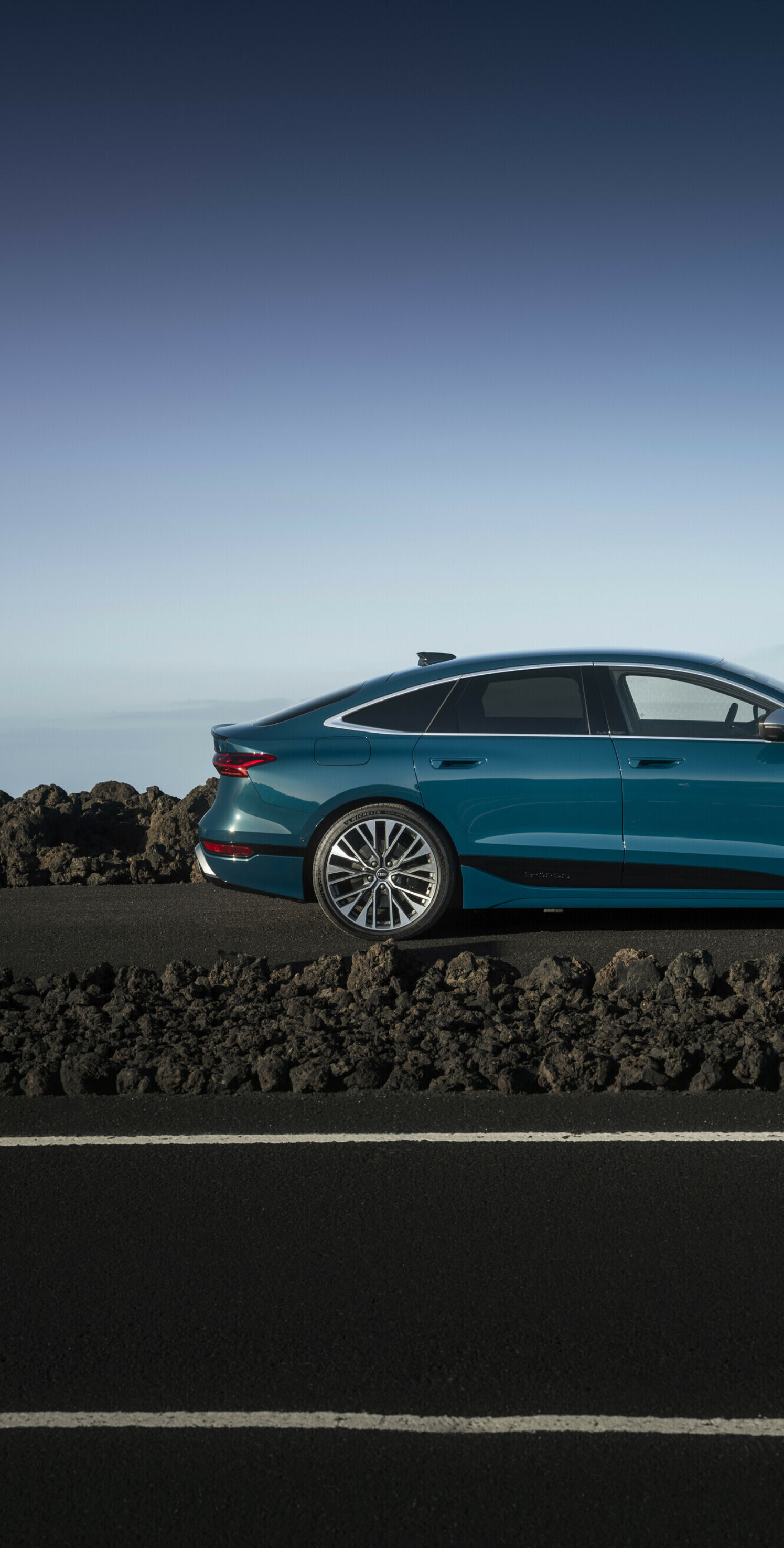 https://autofilter.sk/assets/files/images/s6-sportback-e-tron/gallery/A243264-medium_2025-04-10-202444_pyas.jpg - obrazok