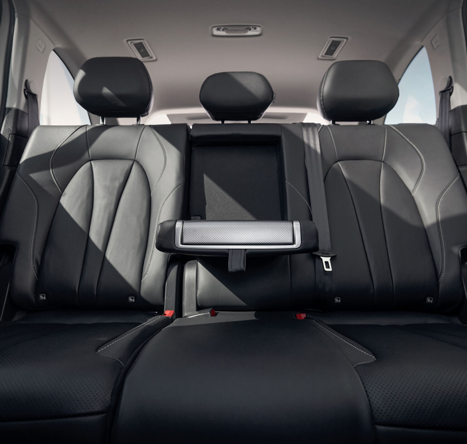 https://autofilter.sk/assets/files/images/s9-phev/gallery/th_1_2_1782114682.jpg - obrazok