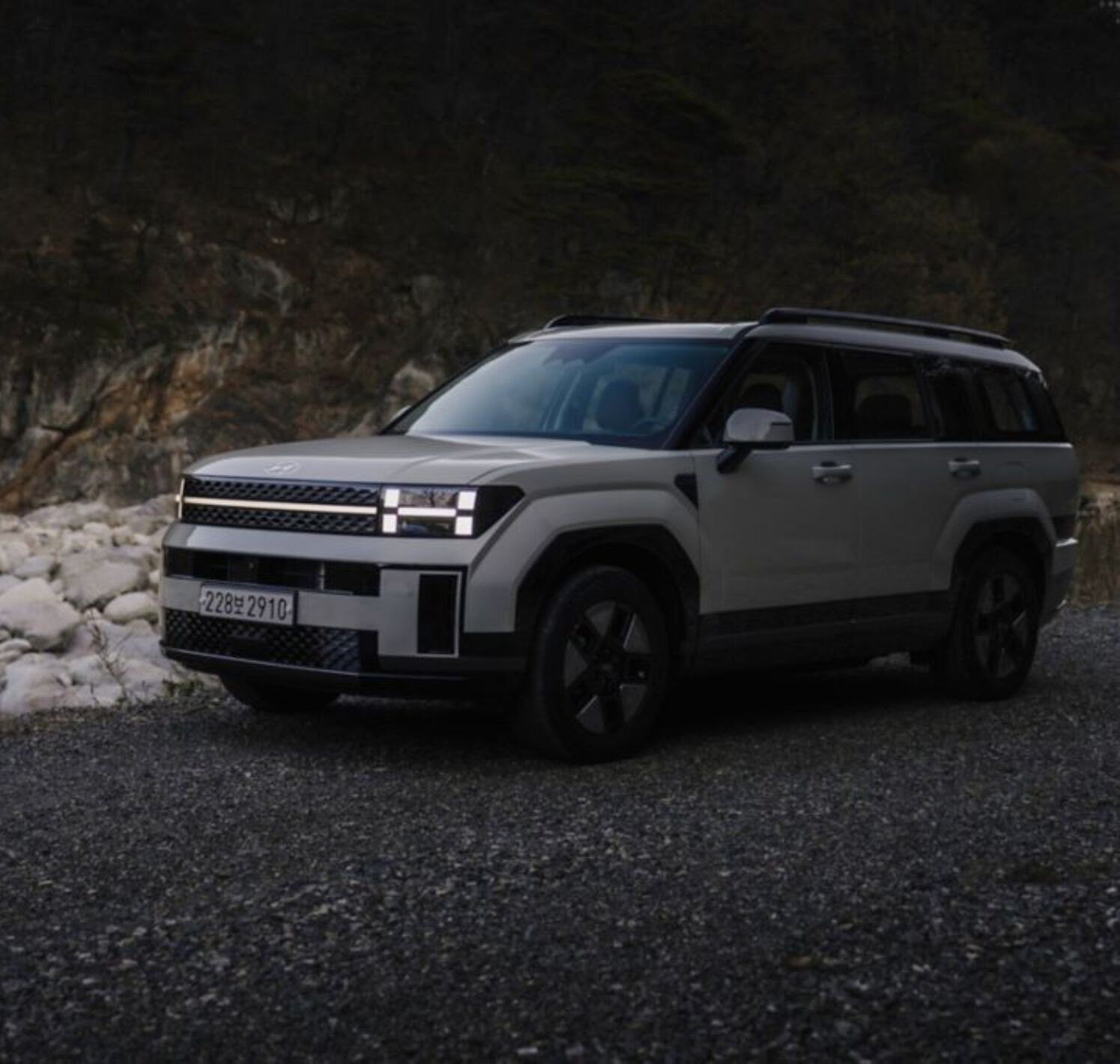 https://autofilter.sk/assets/files/images/santa-fe-hybrid/gallery/Hyundai-santa-fe-1123-52-wid-1024-bfc-off_2025-04-10-195236_auzw.jpg - obrazok