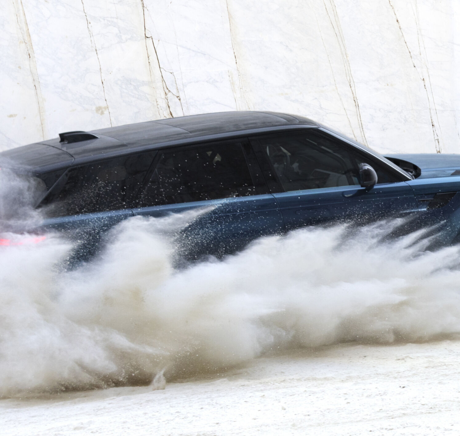 https://autofilter.sk/assets/files/images/sport-electric/gallery/Range-Rover-Sport-Electric-27MY-dynamic-300927.jpg - obrazok