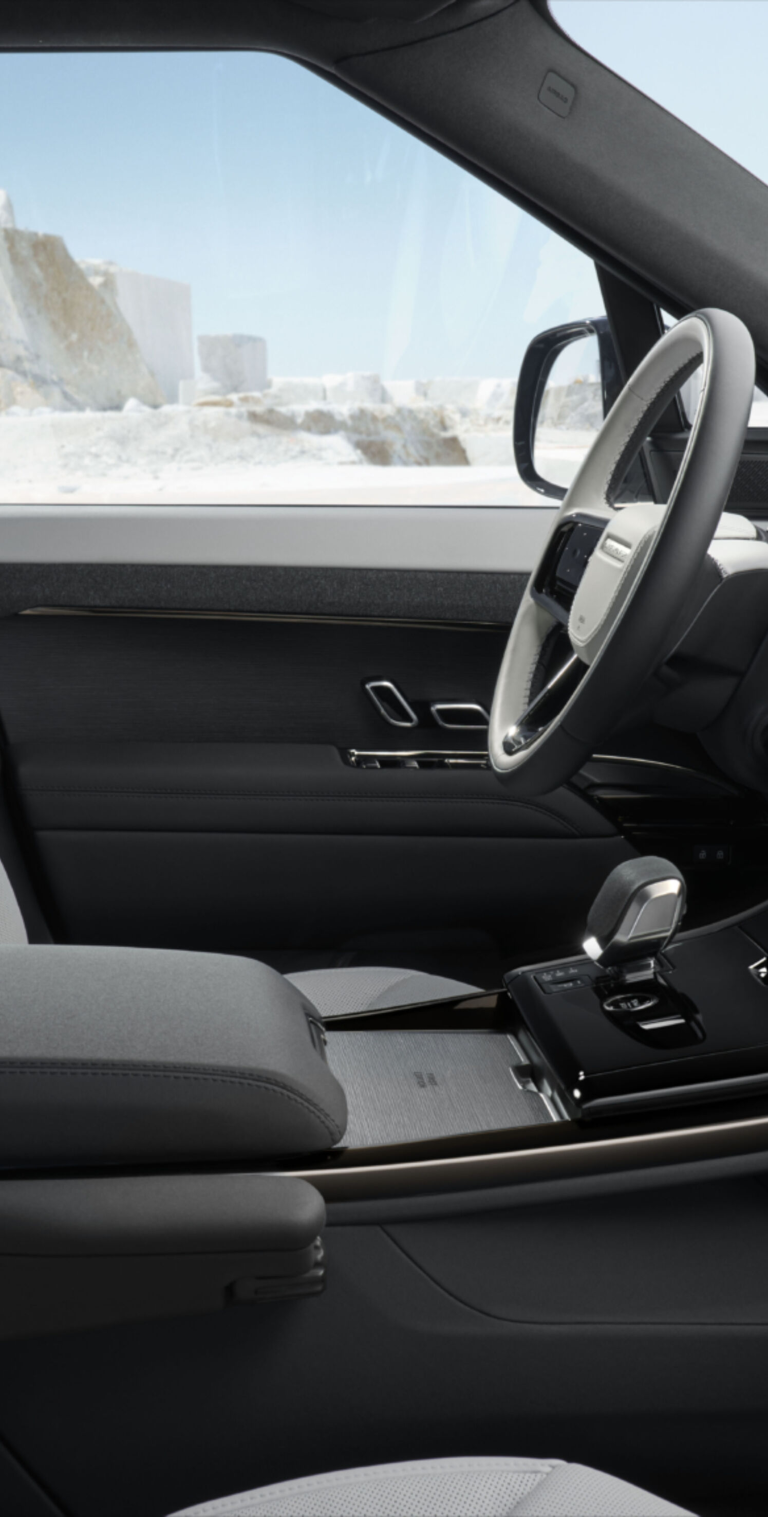 https://autofilter.sk/assets/files/images/sport-electric/gallery/RRS_Electric_27MY_Interior_Charge_KM_01_300926.jpg - obrazok