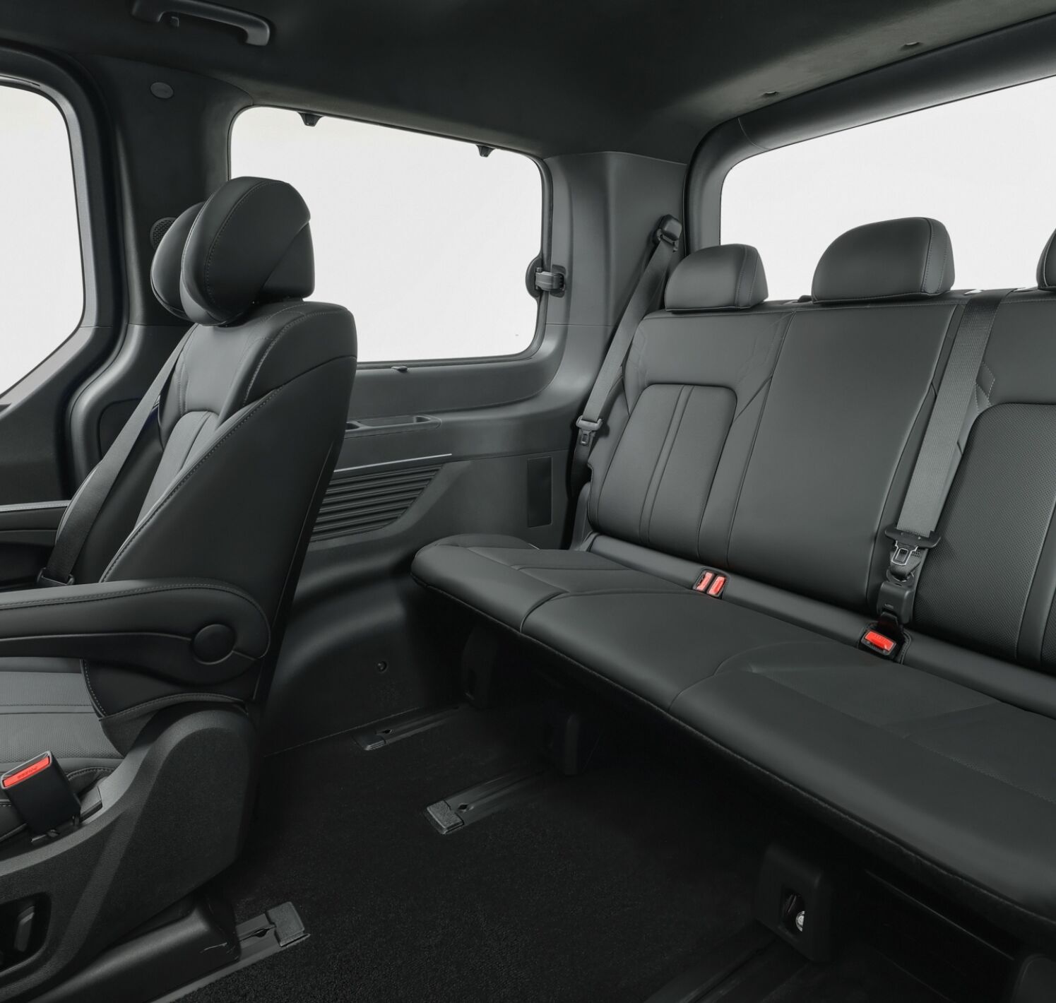 https://autofilter.sk/assets/files/images/staria-electric/gallery/hyundai-staria-electric-0126-interior-04_jpg_bfc_off.jpg - obrazok