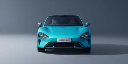 Xiaomi ide do boja s Porsche a Teslou. Oficiálne predstavilo elektromobil Xiaomi SU7, za ktorým stoja špičkoví ľudia a technológie obrazok