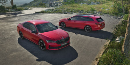 Škoda Superb Liftback PHEV – elektrina na každý deň, benzín na dlhé trasy obrazok