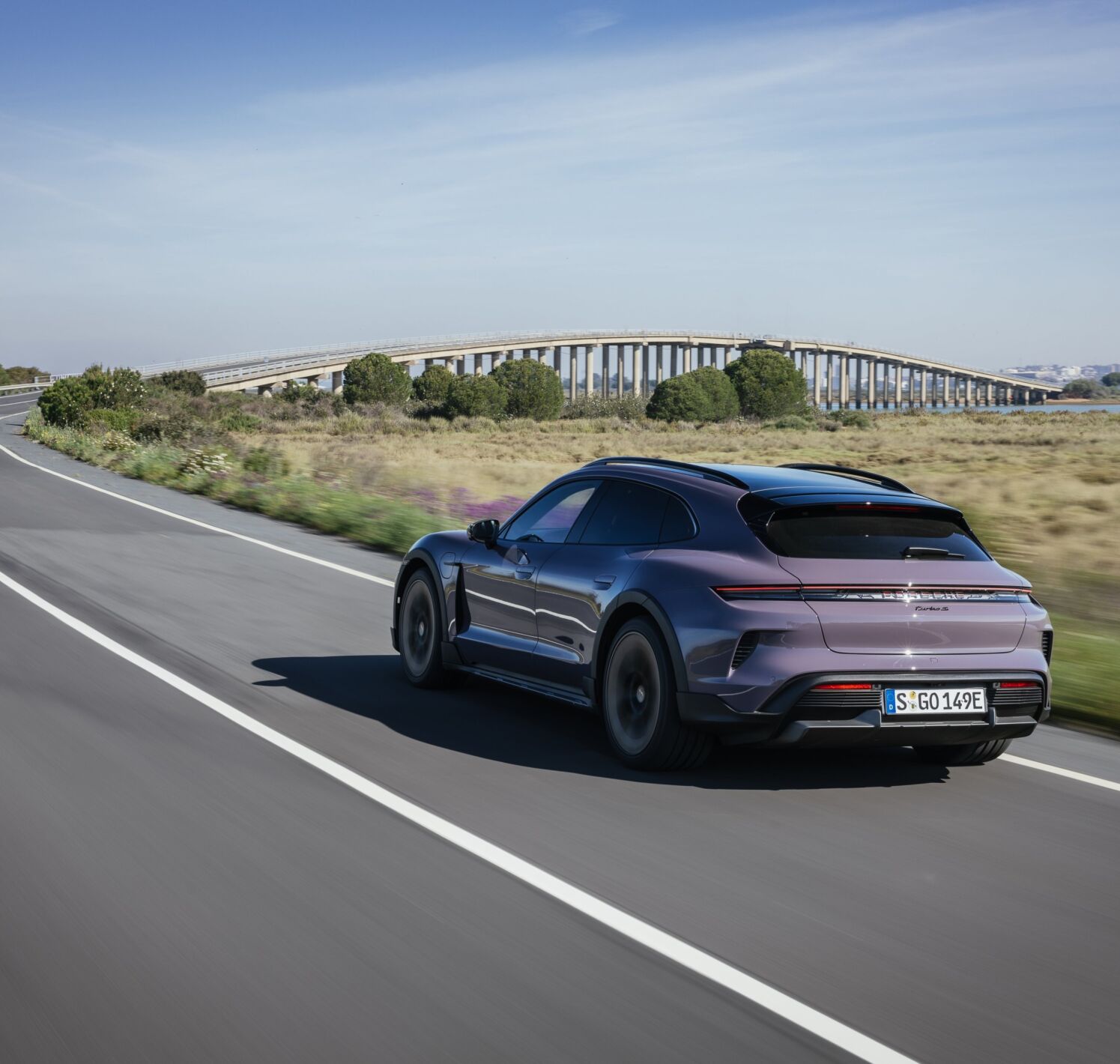 https://autofilter.sk/assets/files/images/taycan-sport-tourismo/gallery/274887_6000x4000.jpg - obrazok