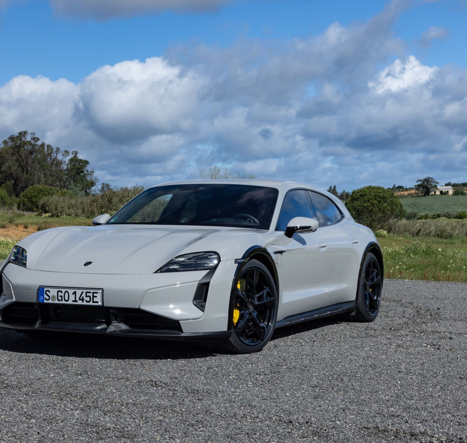 https://autofilter.sk/assets/files/images/taycan-sport-tourismo/gallery/276162_6000x4002.jpg - obrazok