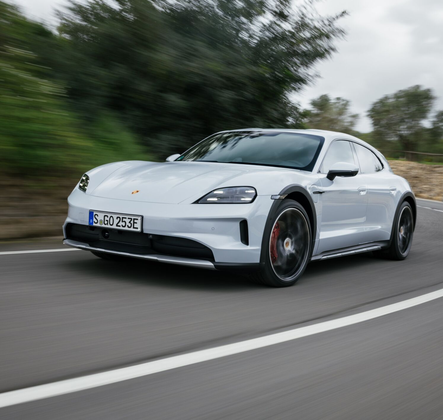 https://autofilter.sk/assets/files/images/taycan-sport-tourismo/gallery/276181_6000x4000.jpg - obrazok
