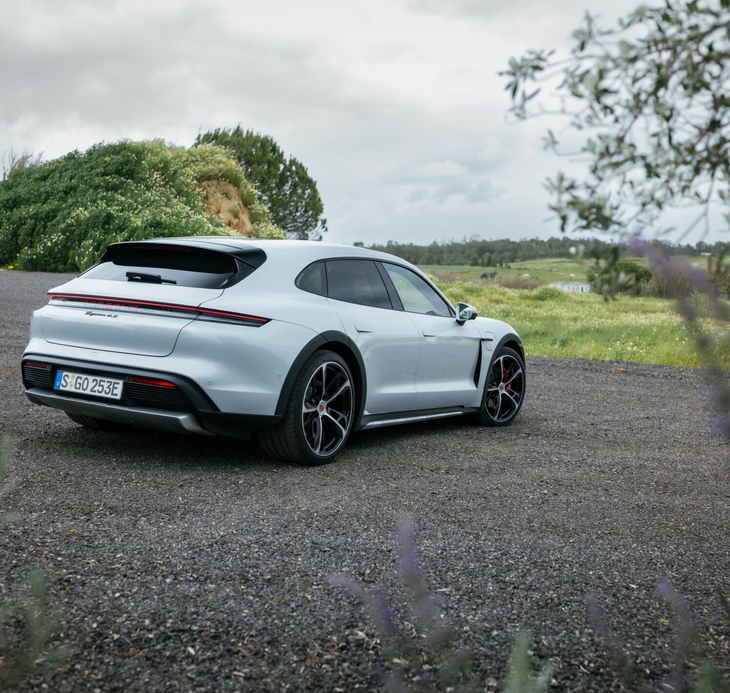 https://autofilter.sk/assets/files/images/taycan-sport-tourismo/gallery/276186_6000x4004.jpg - obrazok