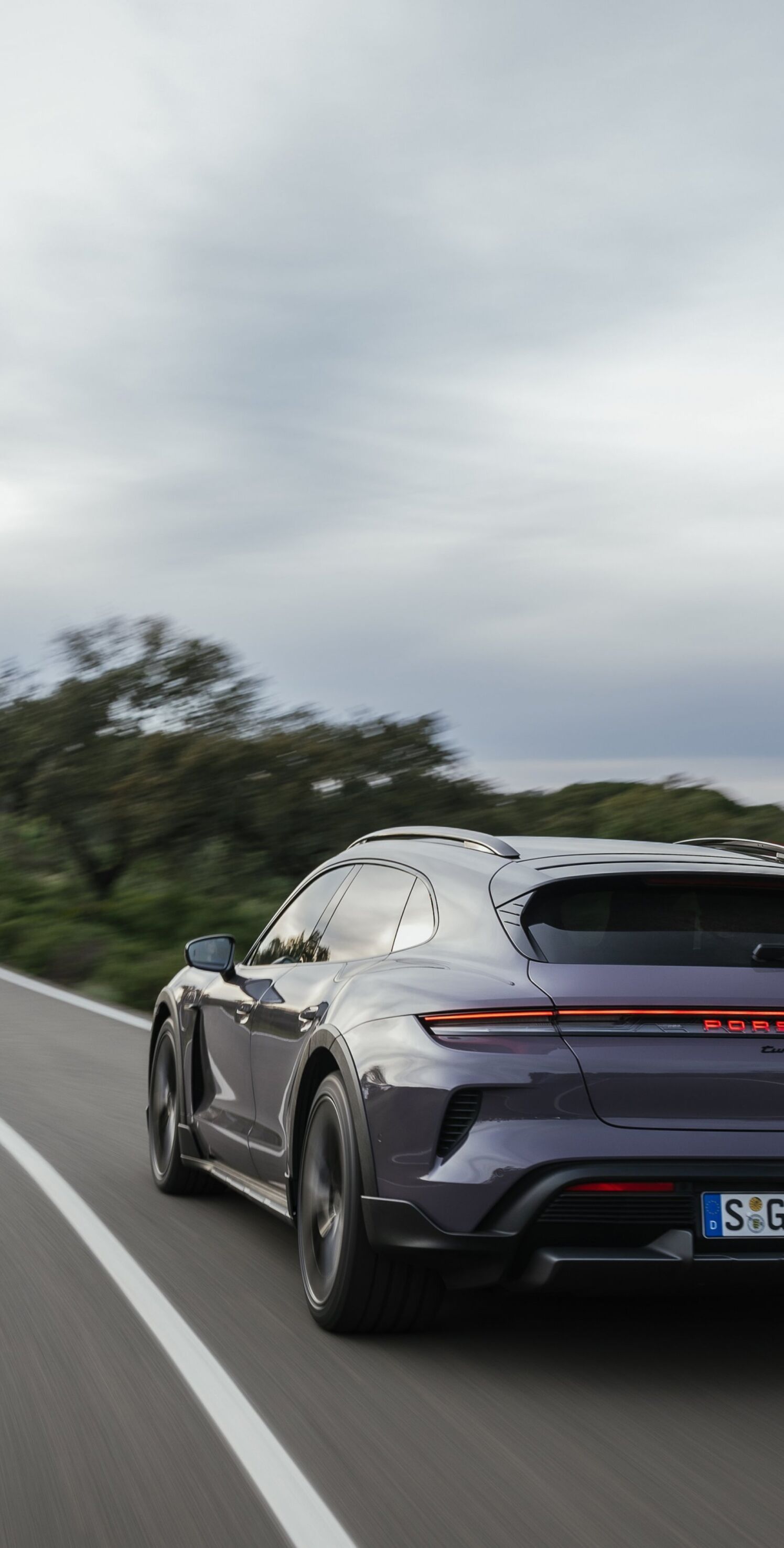 https://autofilter.sk/assets/files/images/taycan-sport-tourismo/gallery/274884_5702x3801.jpg - obrazok