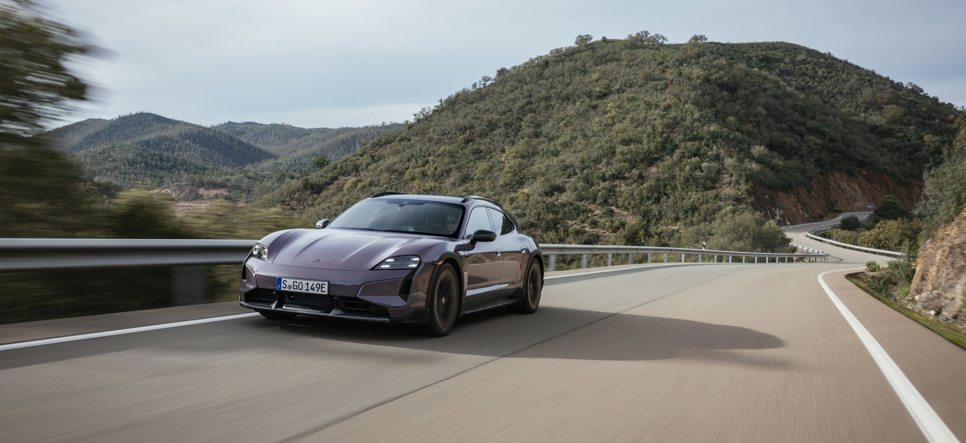 https://autofilter.sk/assets/files/images/taycan-sport-tourismo/gallery/274882_6000x4000.jpg - obrazok