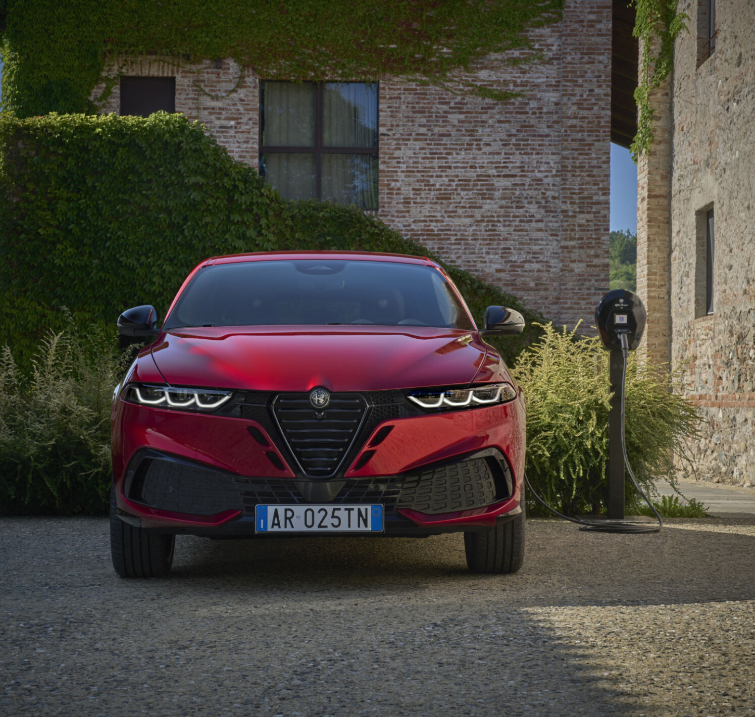https://autofilter.sk/assets/files/images/tonale-phev/gallery/NEWTONALE1.jpg - obrazok