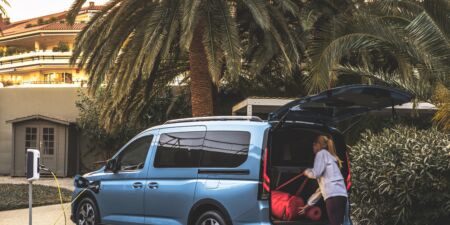 Plug-in hybridný Ford Tourneo Connect PHEV ide do predaja. Boduje elektrickým dojazdom 110 km obrazok