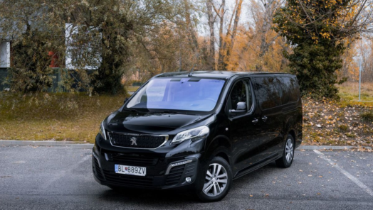 Test: Peugeot Traveller VIP - pojazdná kancelária na dlhé cesty obrazok