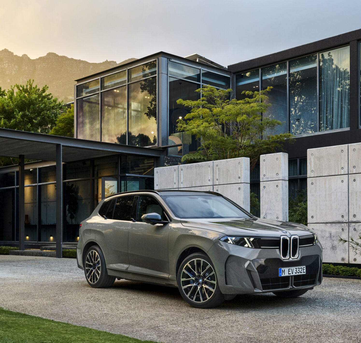 https://autofilter.sk/assets/files/images/x5-phev-2/gallery/P90646005_highRes_bmw-ix5-60-xdrive-06.jpg - obrazok