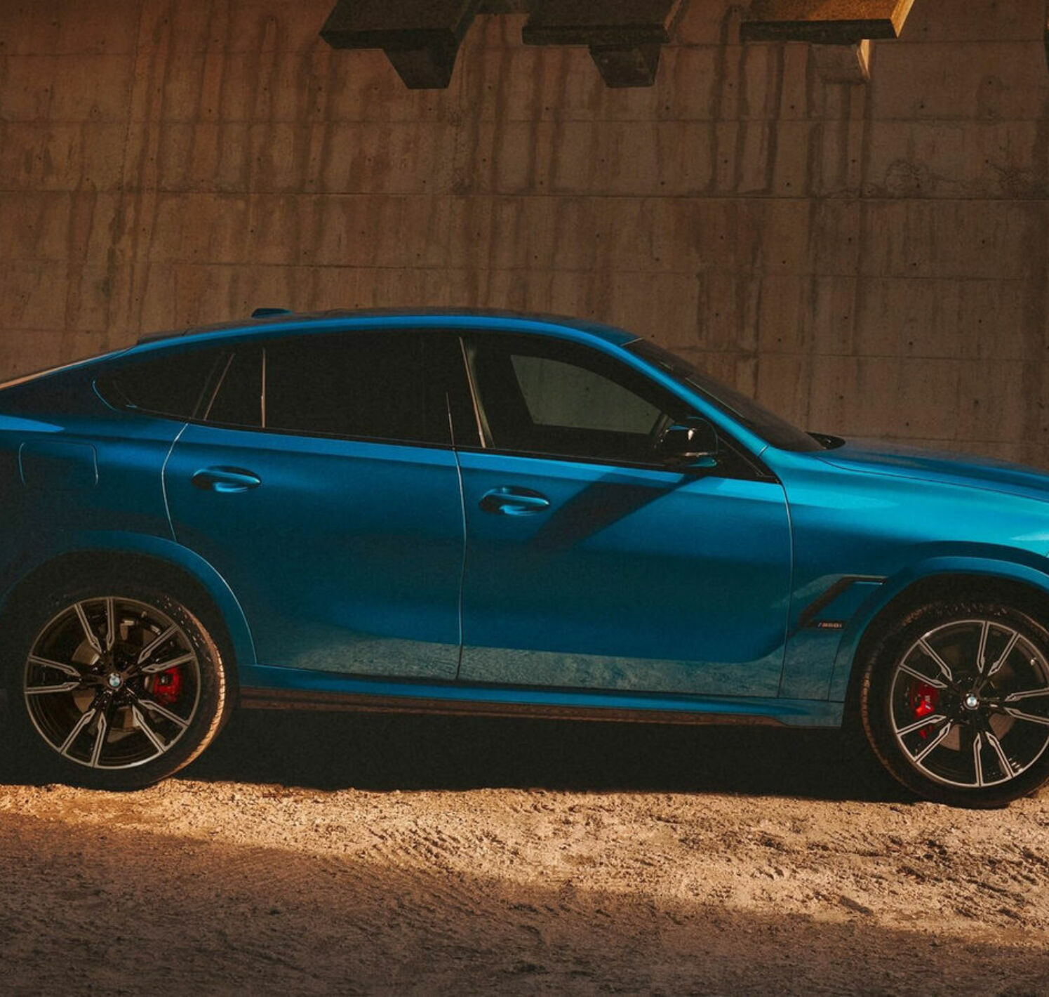 https://autofilter.sk/assets/files/images/x6/gallery/Bmw-x6-m60i-2023-18-galeria_2025-04-10-203738_ptgr.jpg - obrazok