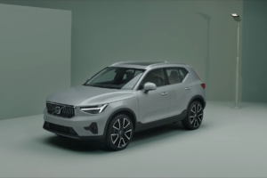Volvo XC40 dáva zmysel vodičovi, ktorý chce kompaktné SUV bez nabíjacej rutiny