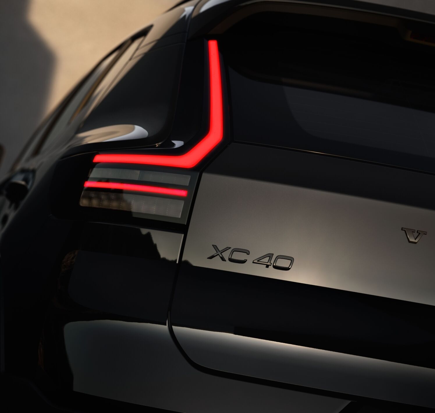 https://autofilter.sk/assets/files/images/xc40/gallery/The_New_Volvo_XC40_Exterior_Detail_RearWordmark.jpg - obrazok