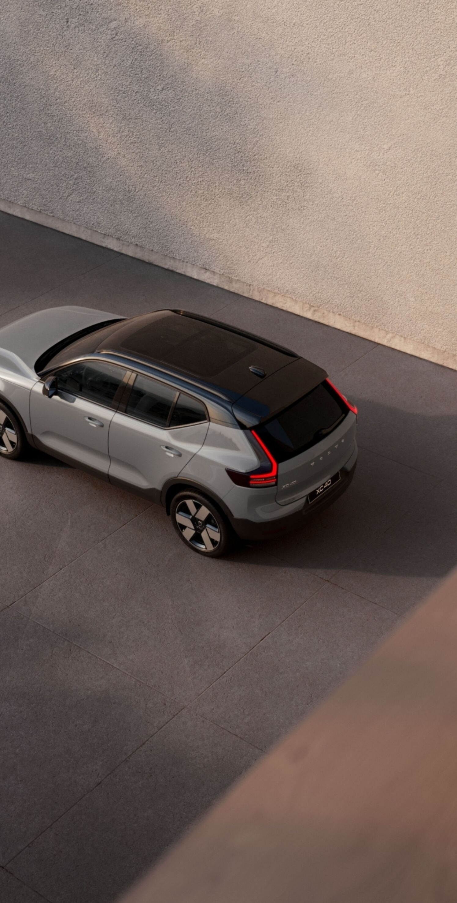 https://autofilter.sk/assets/files/images/xc40/gallery/The_New_Volvo_XC40_Exterior_TopBackFromAbove.jpg - obrazok