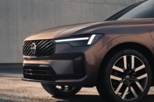 Prečo Volvo XC60 zostáva vyváženým rodinným SUV aj bez plug-in hybridu