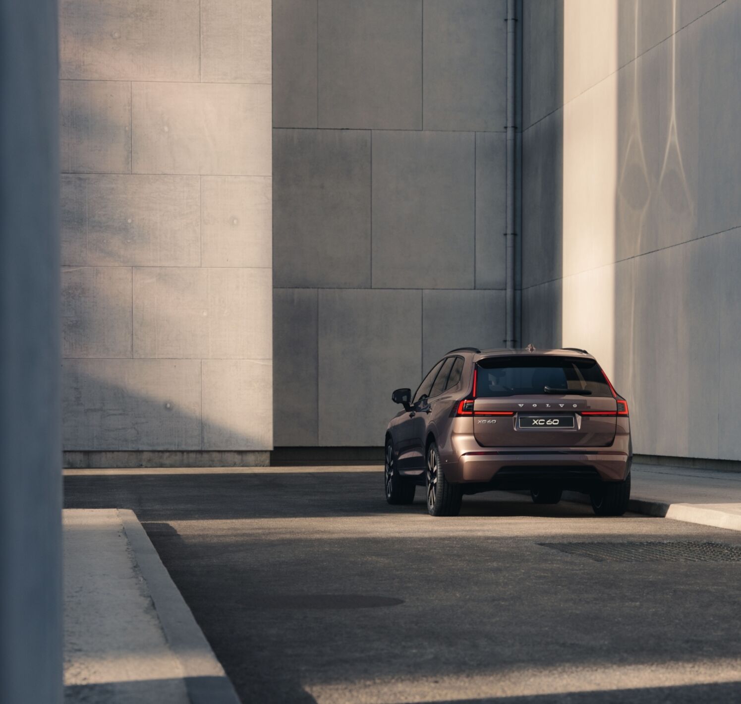 https://autofilter.sk/assets/files/images/xc60-phev/gallery/The_New_Volvo_XC60_34Rear2.jpg - obrazok