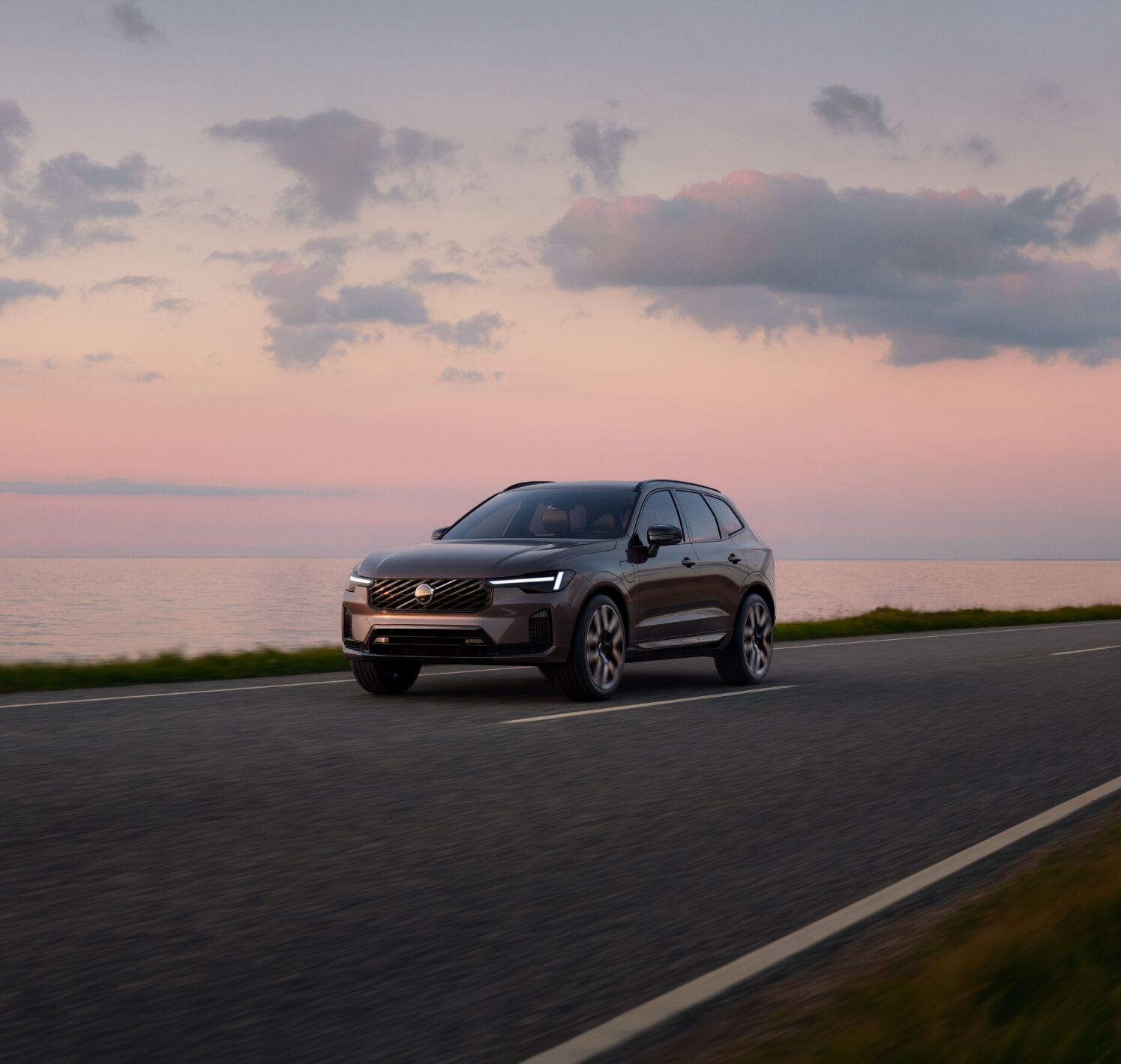 https://autofilter.sk/assets/files/images/xc60-phev/gallery/The_New_Volvo_XC60_The_Road_Ahead.jpg - obrazok