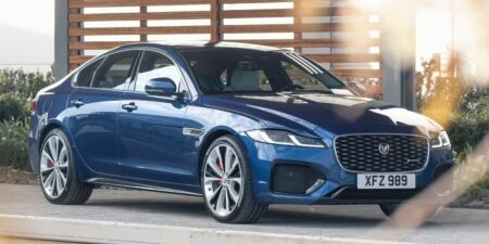 Jaguar XF ponúka luxus mimo davu nemeckých sedanov obrazok