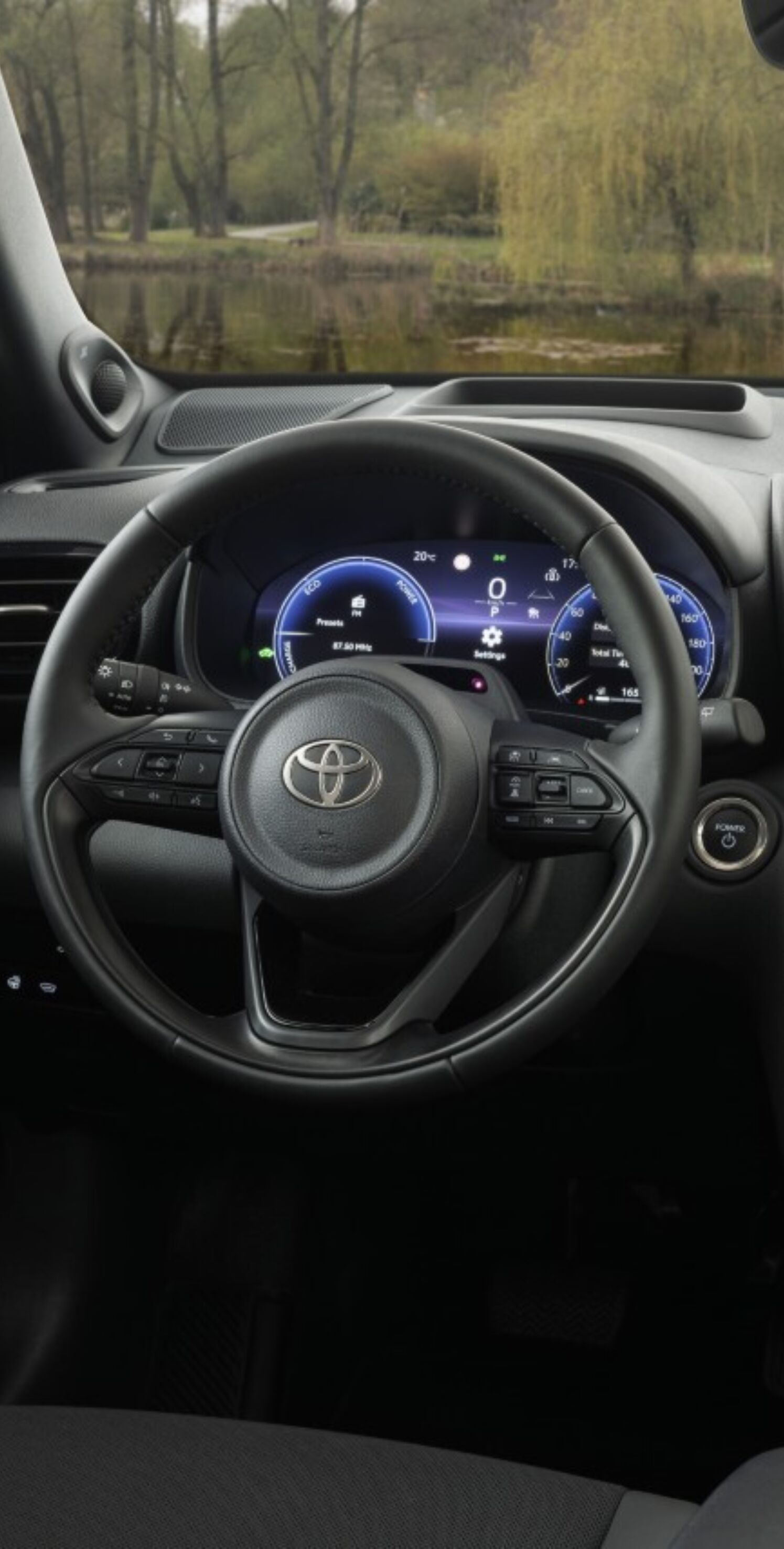 https://autofilter.sk/assets/files/images/yaris-cross-2/gallery/Yaris_Cross_High_Grade_Precious_Bronze_Interior-02.jpg - obrazok