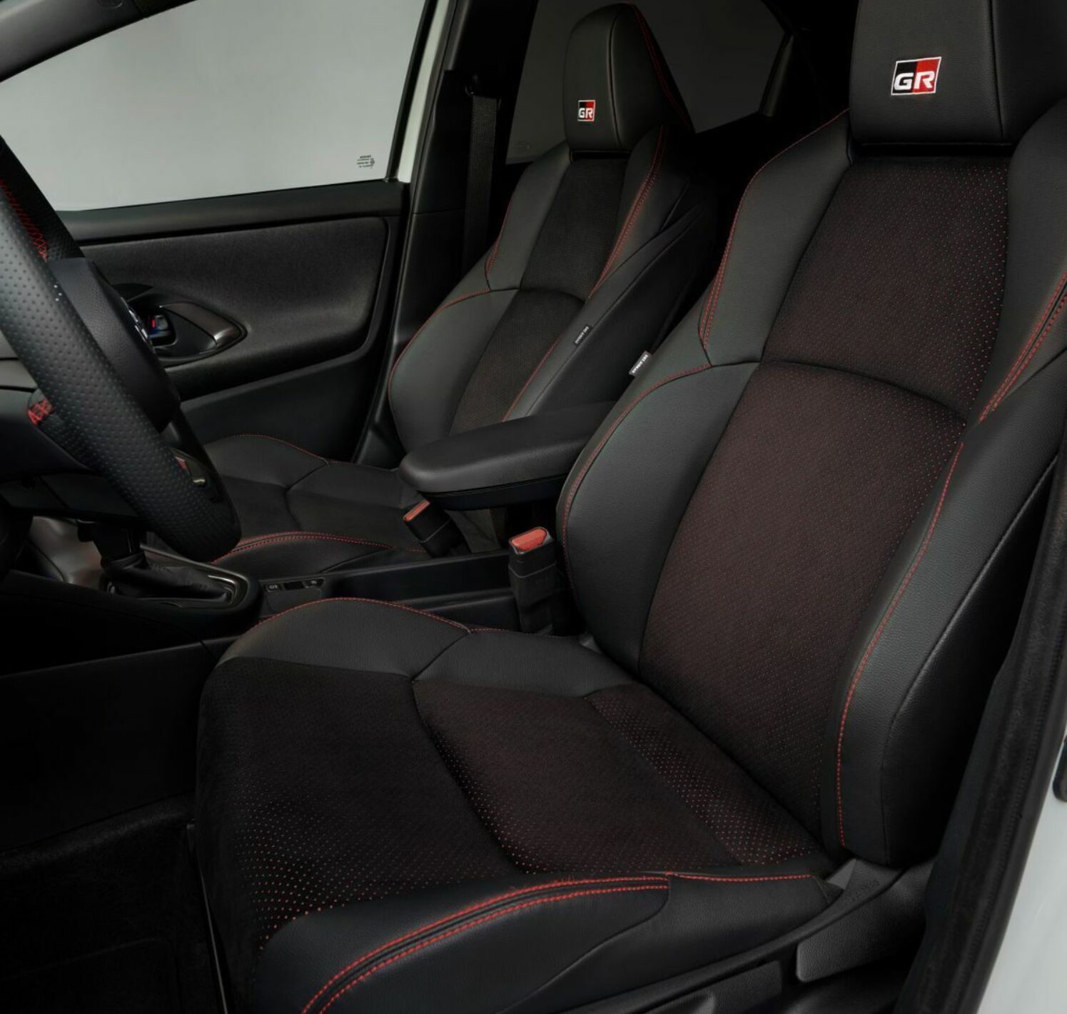 https://autofilter.sk/assets/files/images/yaris/gallery/Toyota-yaris-gr-sport-2021-02-galeria_2025-04-10-213157_hpcr.jpeg - obrazok