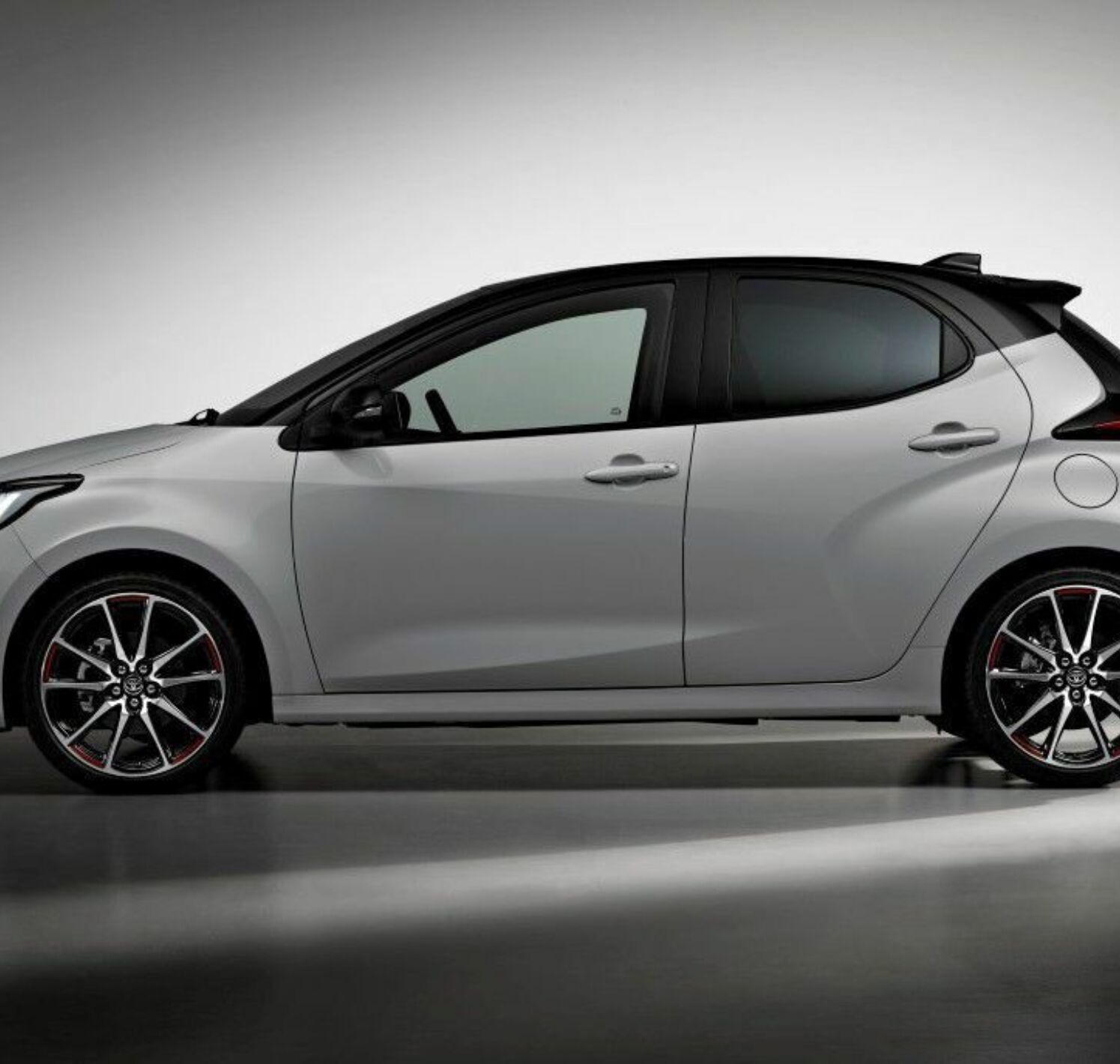 https://autofilter.sk/assets/files/images/yaris/gallery/Toyota-yaris-gr-sport-2021-09-galeria_2025-04-10-213155_bpcl.jpeg - obrazok