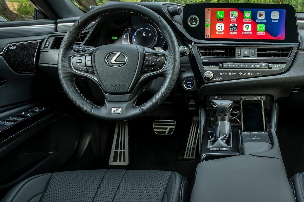 Lexus es 300h 2021 08 galeria