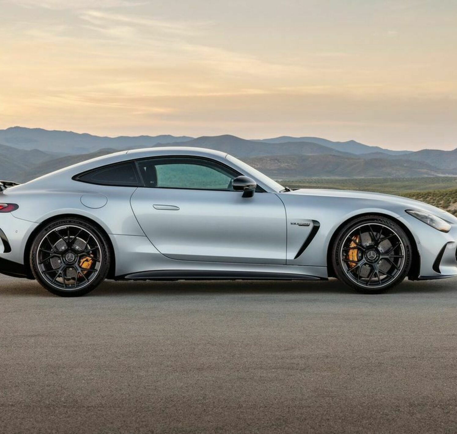 https://autofilter.sk/assets/images/amg-gt-kupe/gallery/mercedes-amg-gt-coupe-4-galeria.jpg - obrazok