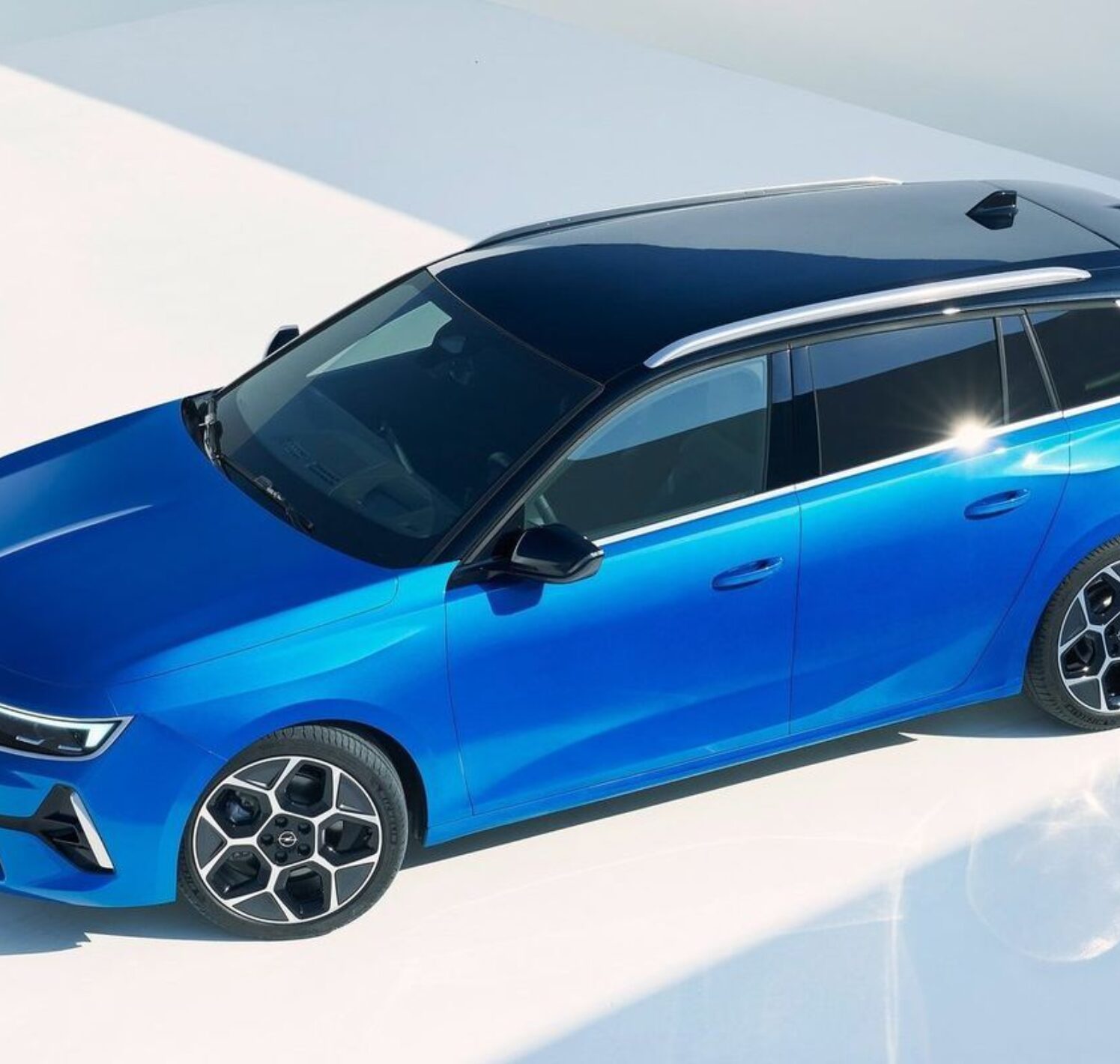 https://autofilter.sk/assets/images/astra/gallery/opel-astra-sports-tourer-2022_07-galeria.jpg - obrazok