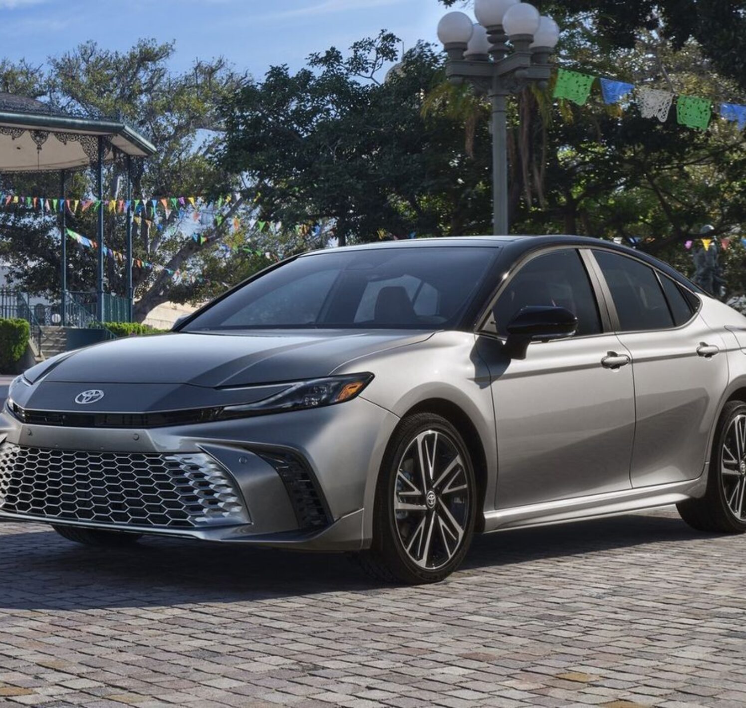 https://autofilter.sk/assets/images/camry/gallery/toyota-camry-hybrid-2025-galeria.jpg - obrazok