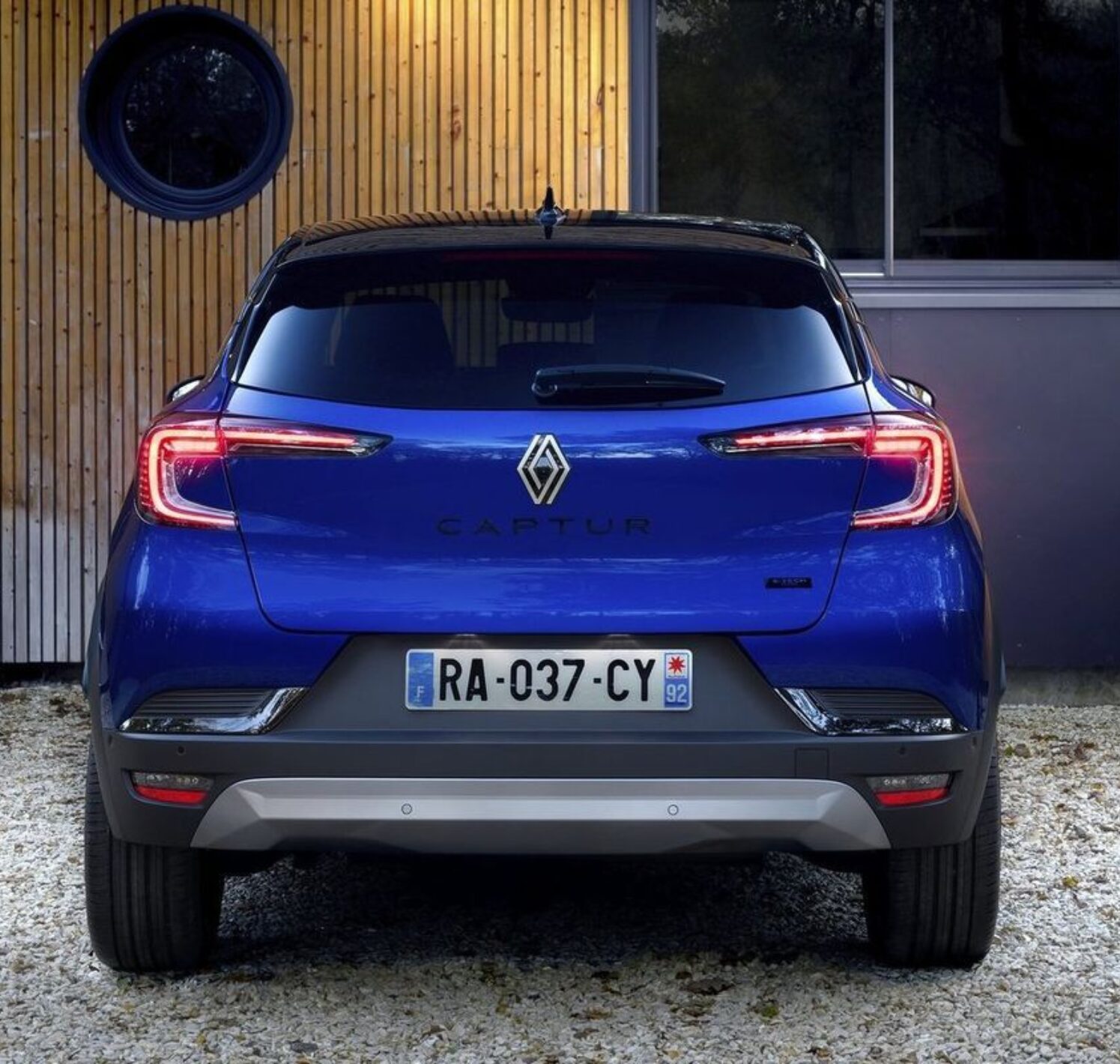 https://autofilter.sk/assets/images/captur/gallery/renault-captur-2024_28-galeria.jpg - obrazok