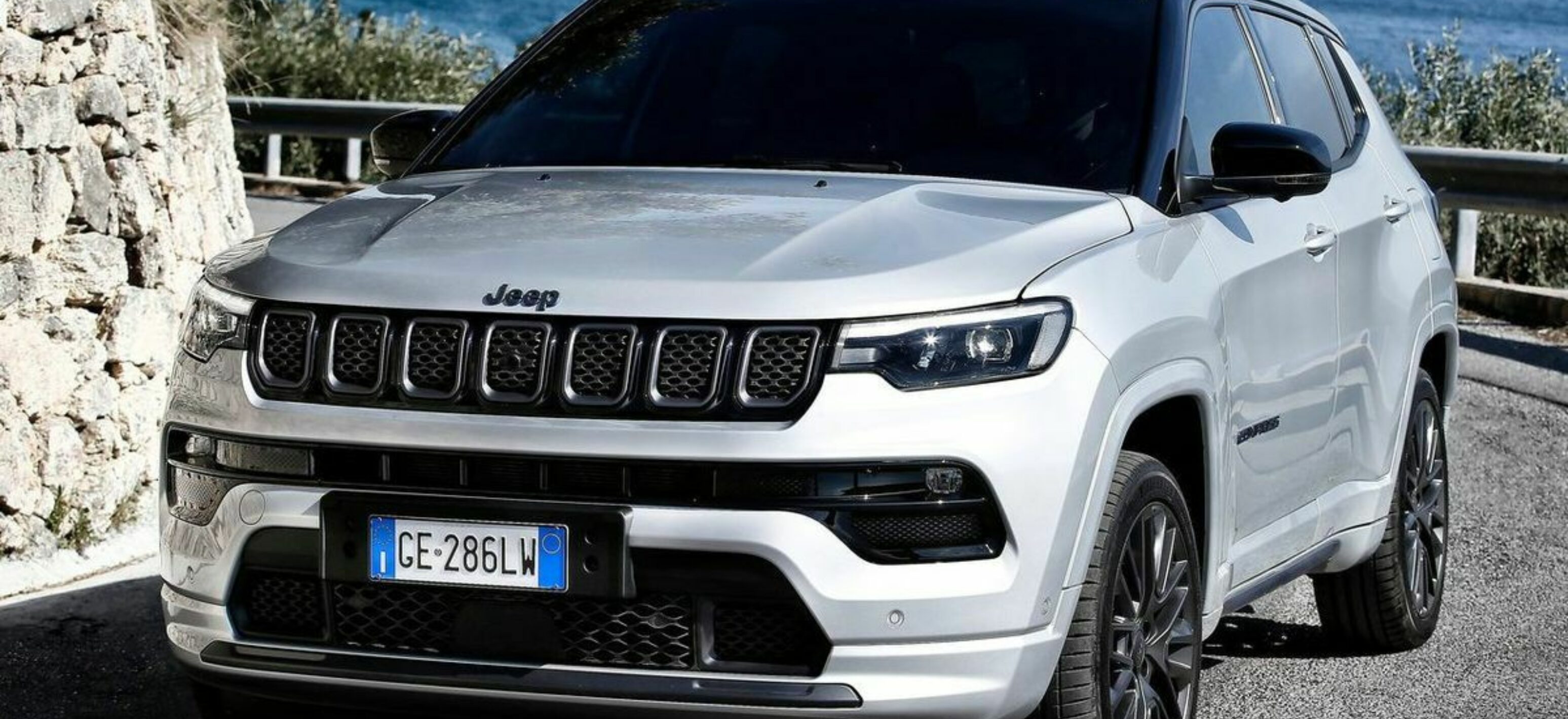 https://autofilter.sk/assets/images/compass/gallery/jeep-compass-2021_16-galeria.jpg - obrazok