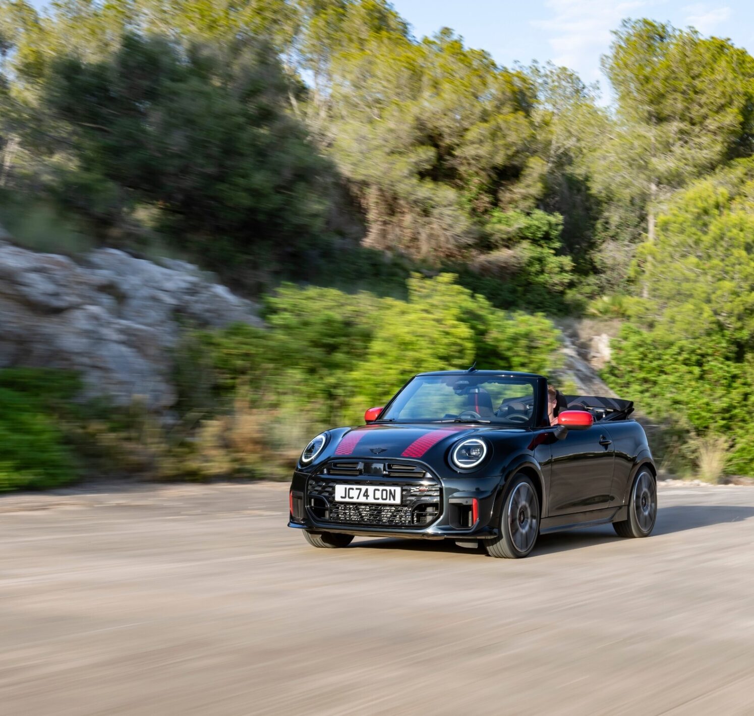 https://autofilter.sk/assets/images/cooper-cabrio/gallery/P90562552_lowRes_mini-john-cooper-wor.jpg - obrazok