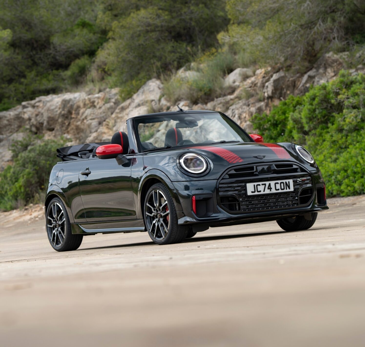 https://autofilter.sk/assets/images/cooper-cabrio/gallery/P90562584_lowRes_mini-john-cooper-wor.jpg - obrazok